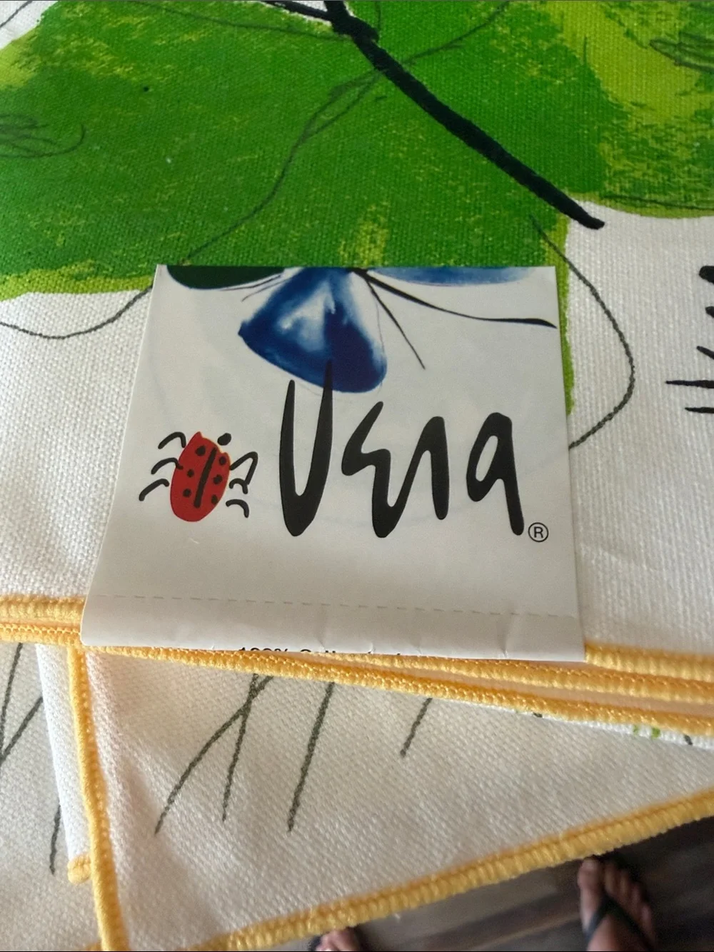 NWT Vera Neumann “Flights of Fancy” Tablecloth and 8 napkins set NOS